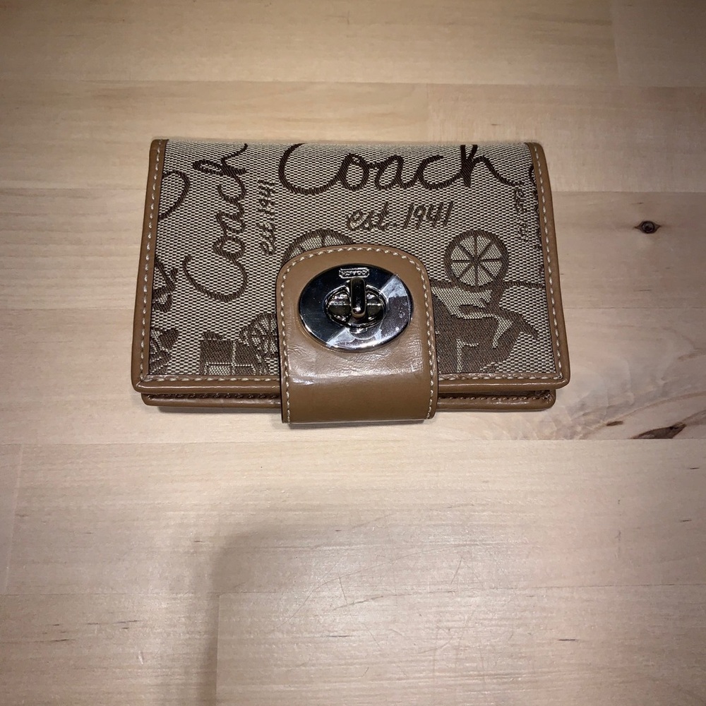 Coach Signature Horse and Carriage Women's wallet turnlock - Picture 9 of 9